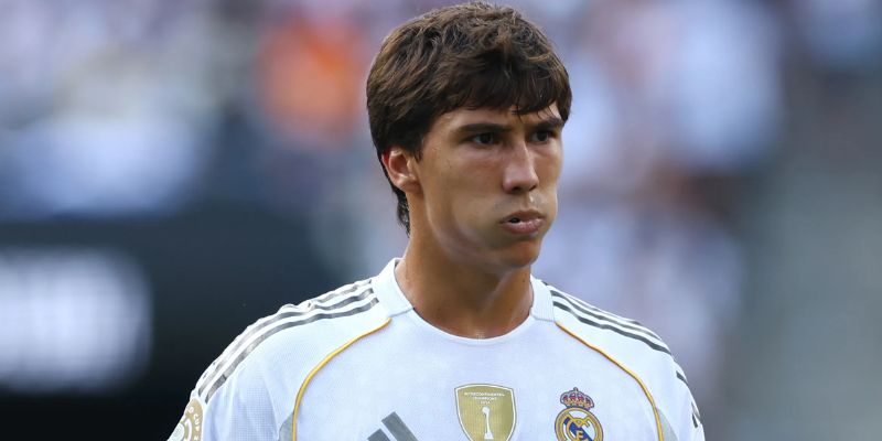 Gonzalo nhận danh hiệu Vua phá lưới FIFA Club World Cup.