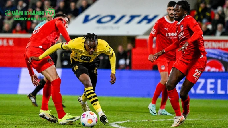 Heidenheim chuẩn bị đối đầu thử thách lớn khi hành quân tới sân của Hamburg.