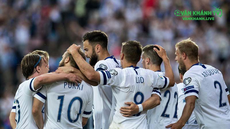 Phần Lan tập trung phòng ngự và phản công trước đối thủ mạnh.